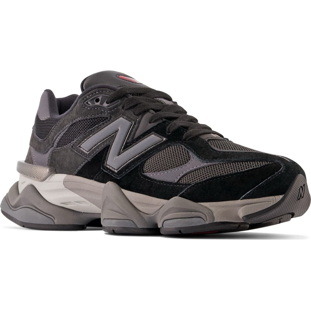 New Balance 9060 (M 8/W 9.5)